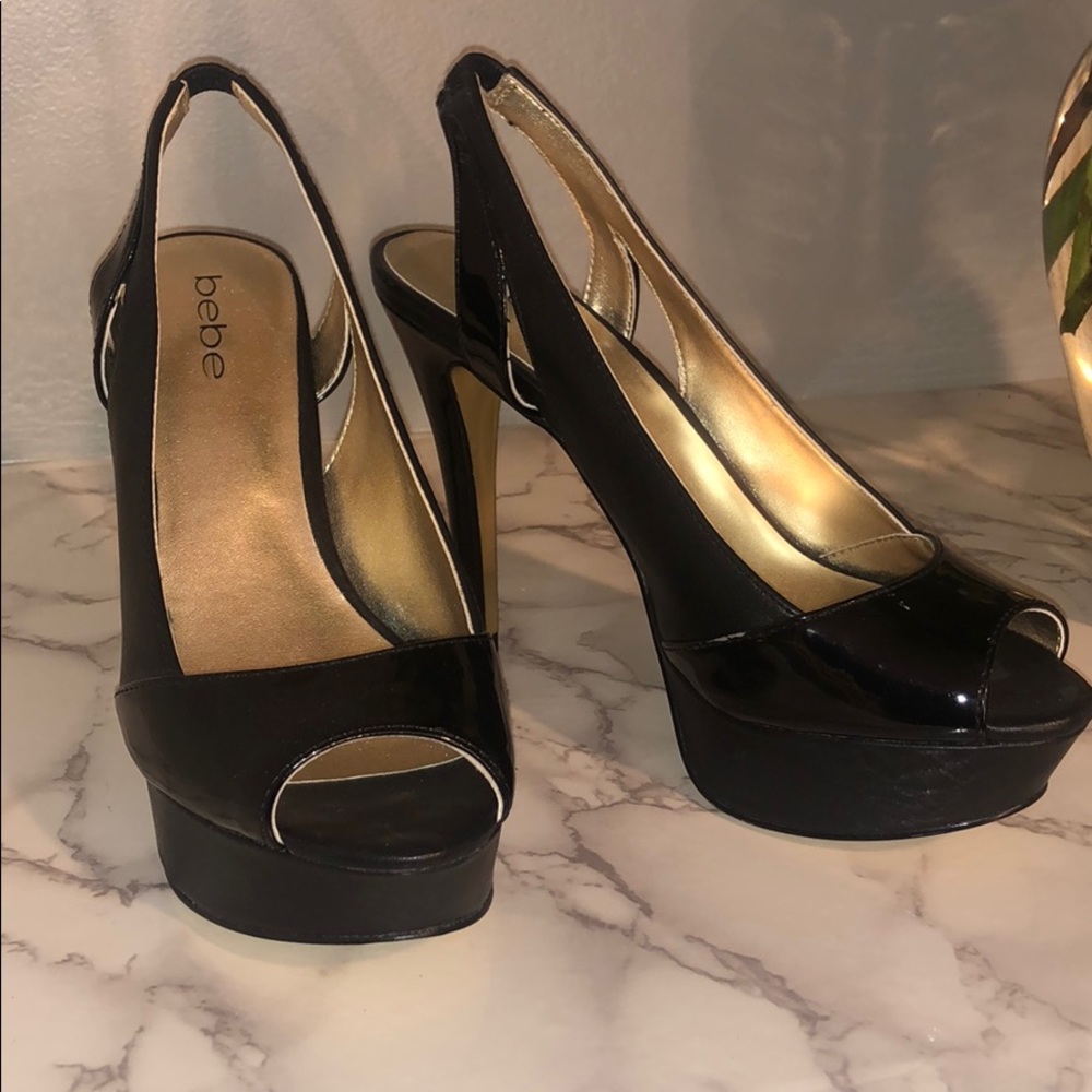 BEBÉ SLINGBACKS